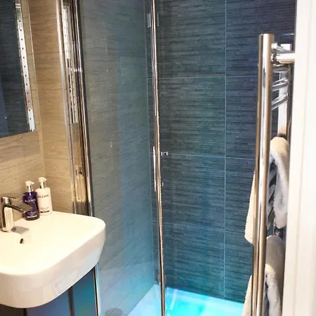 Bed & Breakfast Cartref 4*
